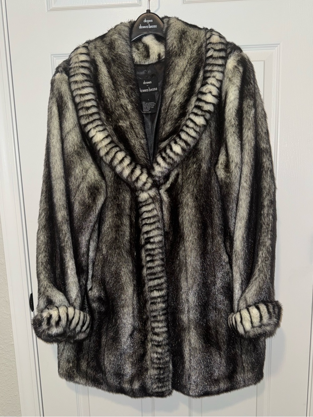 VTG 80’s-Dennis Basso Black and Gray Women’s size LG Warm Faux Fur Coat w/BlkBag - Picture 2 of 9
